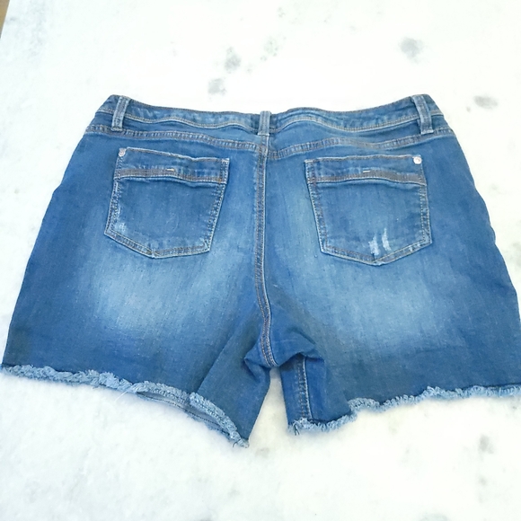 APT 9 Women’s Size 14 Stretch Denim Jean Cut Off Short Blue Mid Rise Medium Wash - Picture 6 of 9